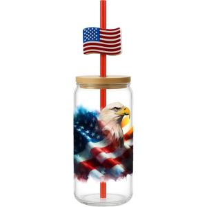 Spoontiques Americana Glass w/Lid and Straw Charm, 20oz – 6.75″ Tall Decorative Glass, Straw Included, Ideal for Hot & Cold Beverages